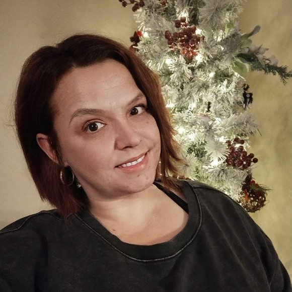 Meet your Posher, Katie - Picture 1 of 1